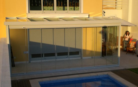 cobertura-fixa-com-cortina-de-vidro-min