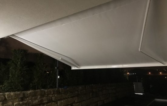 toldo-cofre-aberto-a-noite