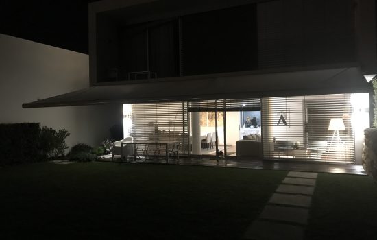 toldo-cofre-iluminado-a-noite